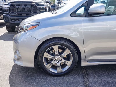 2015 Toyota Sienna SE 8 Passenger