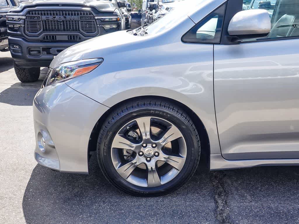 2015 Toyota Sienna SE 8 Passenger