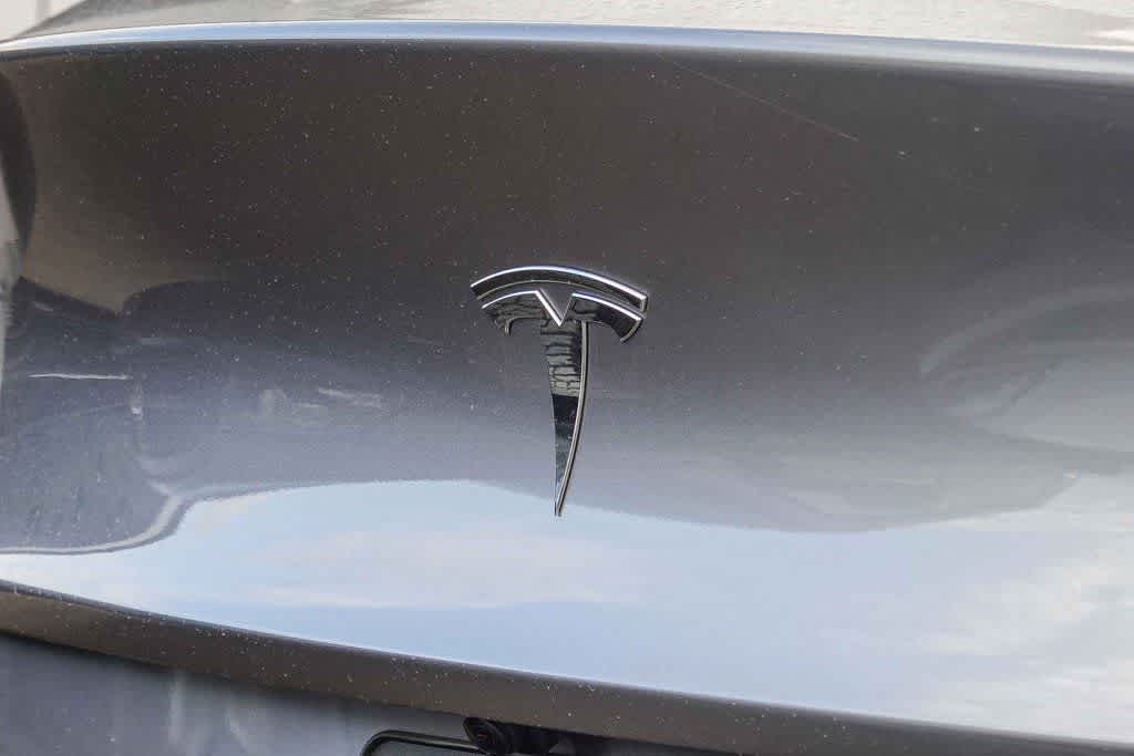 2025 Tesla Model Y Long Range Dual Motor Rear-Wheel Drive