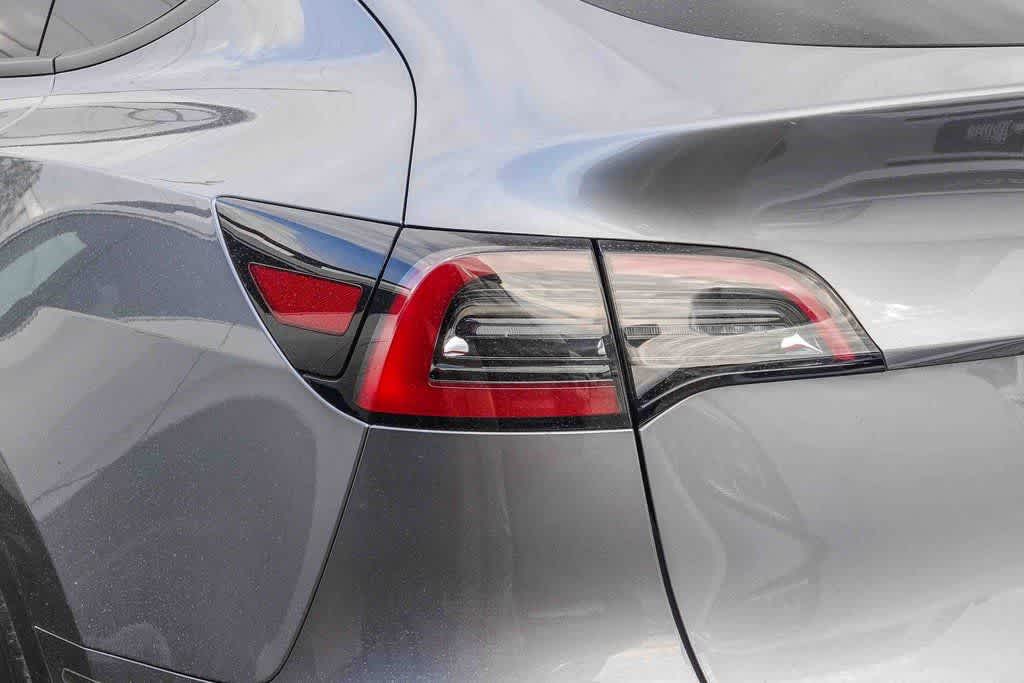 2025 Tesla Model Y Long Range Dual Motor Rear-Wheel Drive