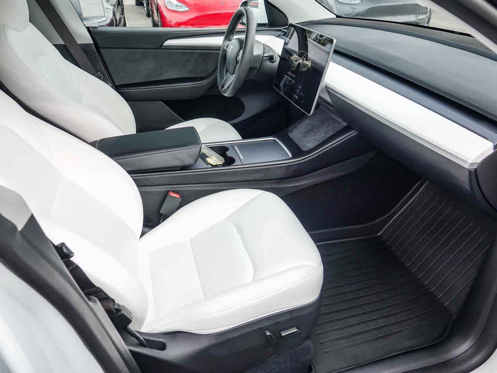 2025 Tesla Model Y Long Range Dual Motor Rear-Wheel Drive