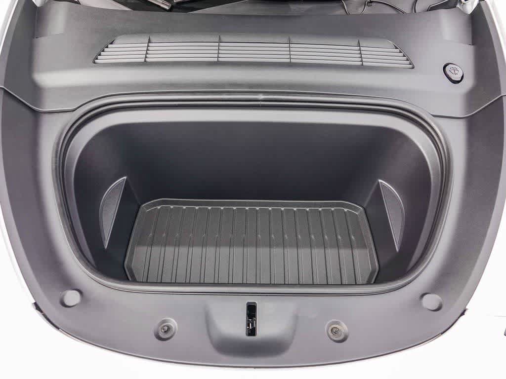 2025 Tesla Model Y Long Range Dual Motor Rear-Wheel Drive