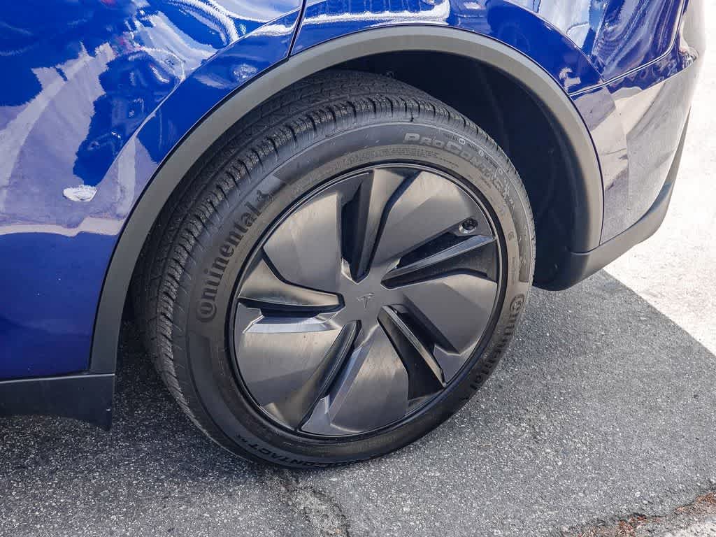 2026 Tesla Model Y Standard Rear-Wheel Drive
