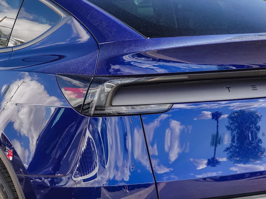 2026 Tesla Model Y Standard Rear-Wheel Drive