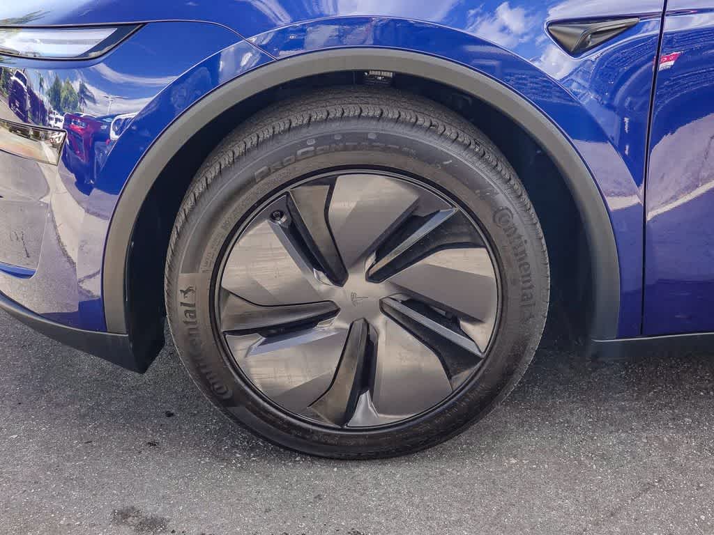 2026 Tesla Model Y Standard Rear-Wheel Drive
