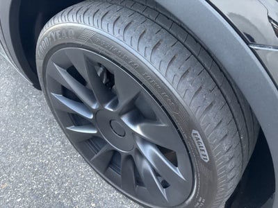2022 Tesla Model Y Long Range Dual Motor All-Wheel Drive