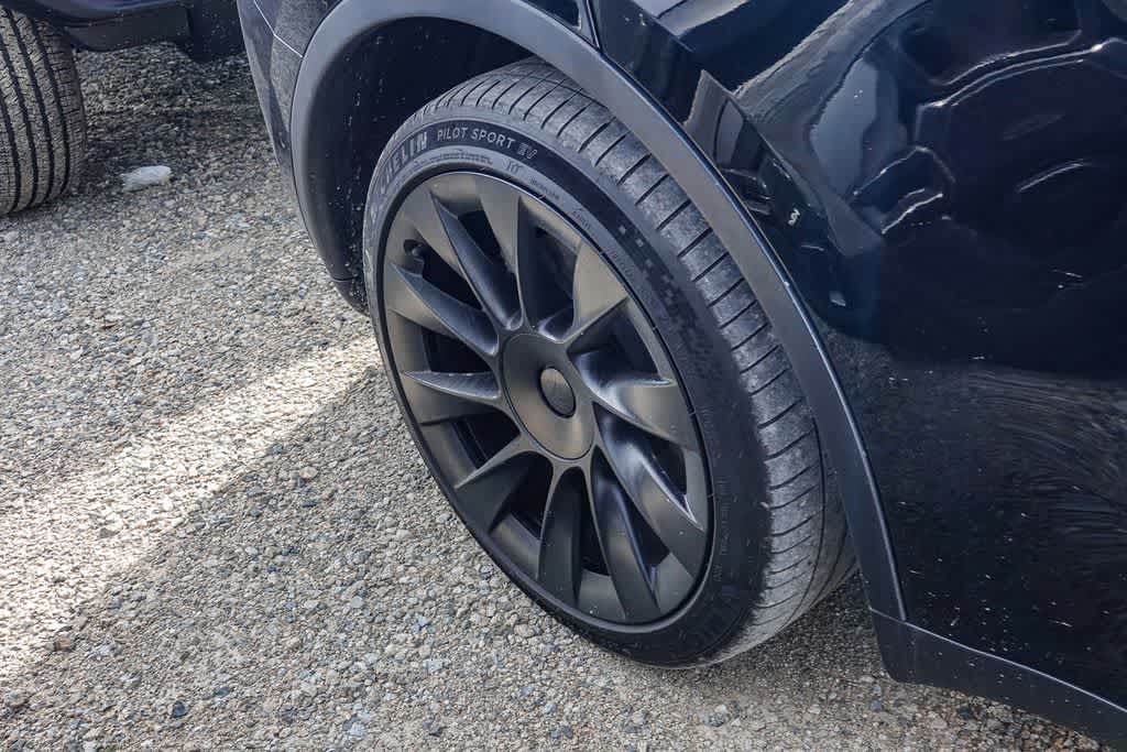 2022 Tesla Model Y Long Range Dual Motor All-Wheel Drive