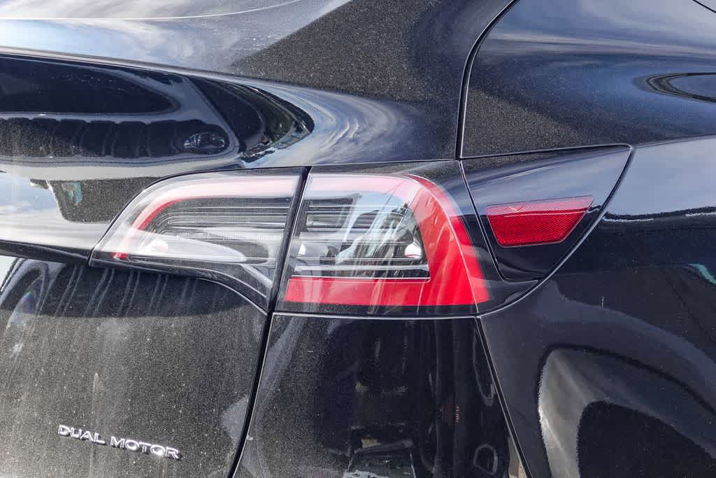 2022 Tesla Model Y Long Range Dual Motor All-Wheel Drive