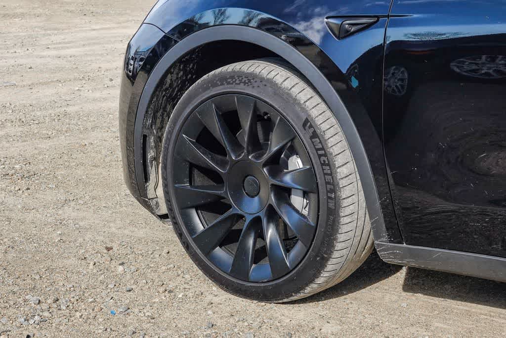 2022 Tesla Model Y Long Range Dual Motor All-Wheel Drive