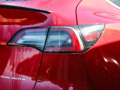 2022 Tesla Model Y Long Range Dual Motor All-Wheel Drive