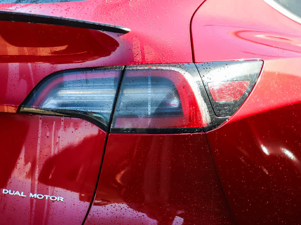 2022 Tesla Model Y Long Range Dual Motor All-Wheel Drive