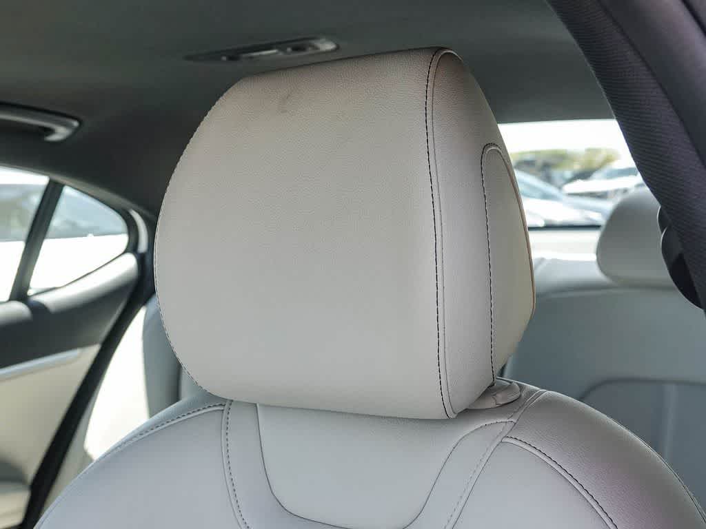2024 Genesis G70 2.5T RWD