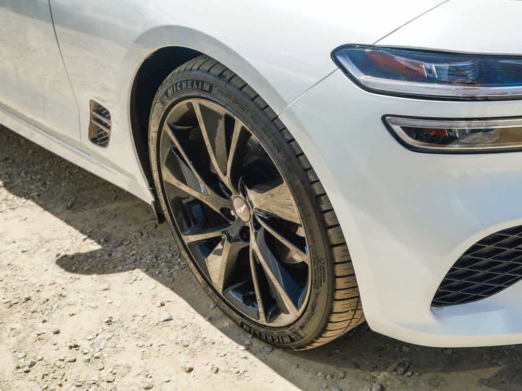 2023 Genesis G70 2.0T RWD