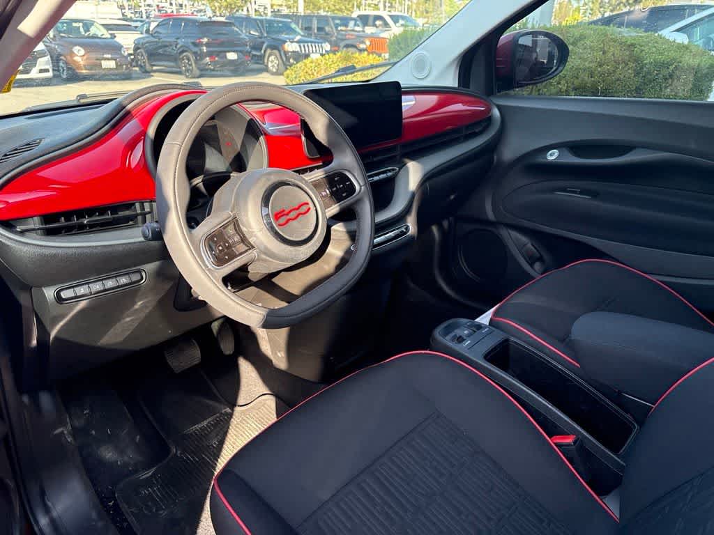 2024 FIAT 500e INSPI(RED) FWD