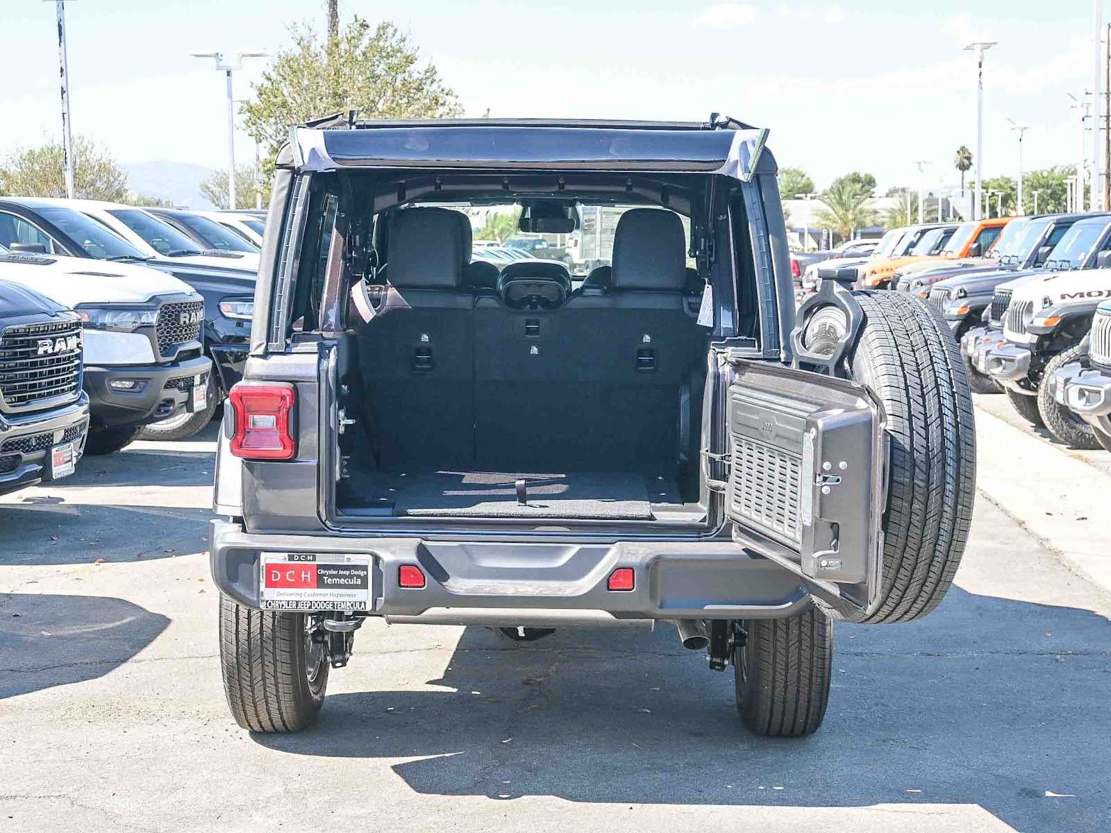 2025 Jeep Wrangler WRANGLER 4-DOOR SAHARA