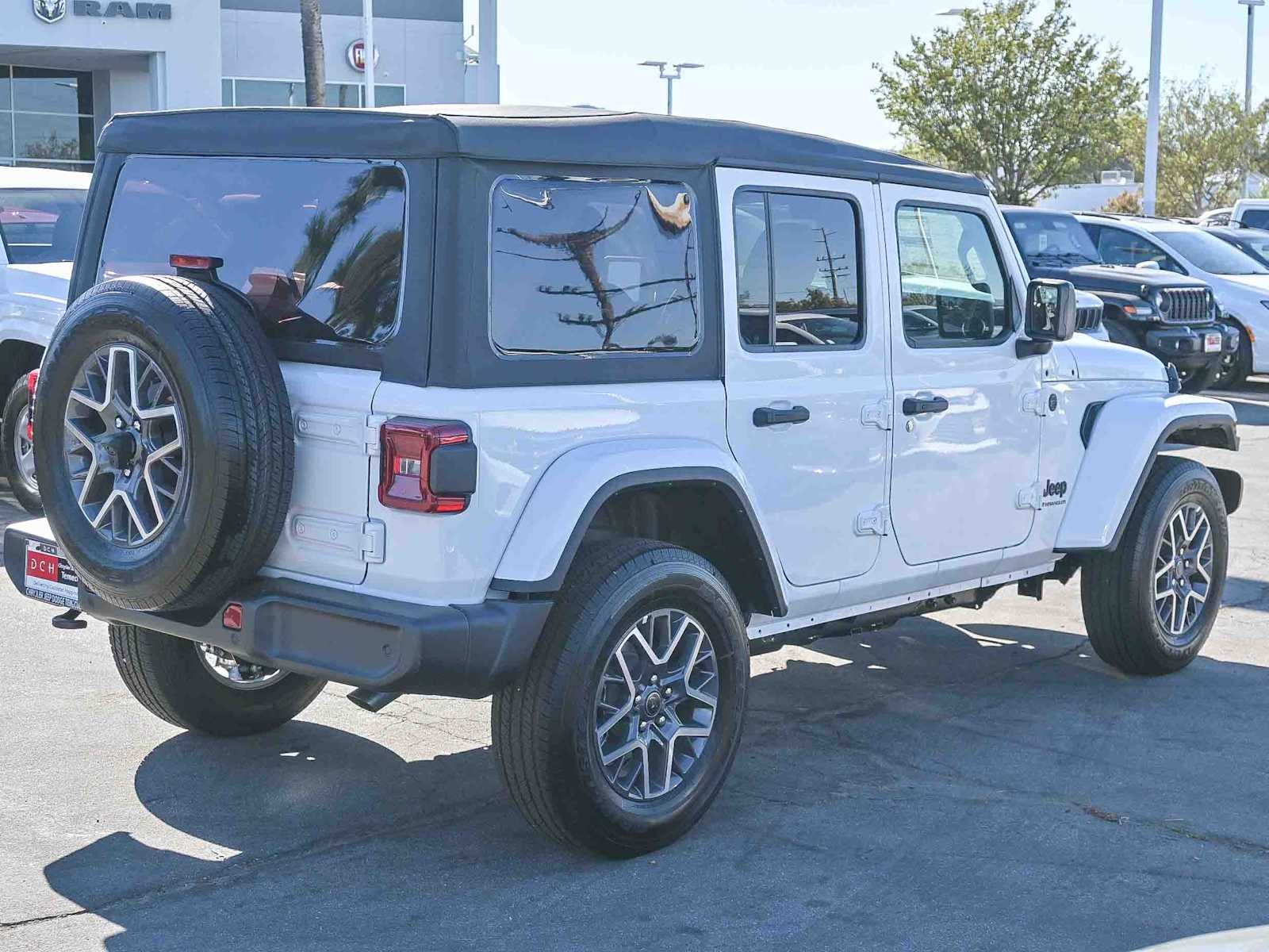 2025 Jeep Wrangler WRANGLER 4-DOOR SAHARA