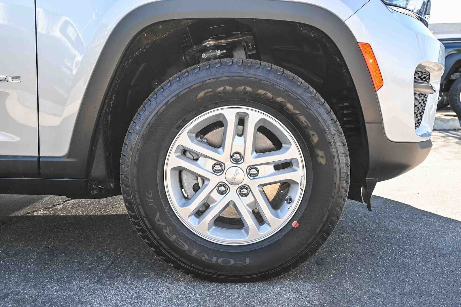 2025 Jeep Grand Cherokee GRAND CHEROKEE LAREDO 4X2