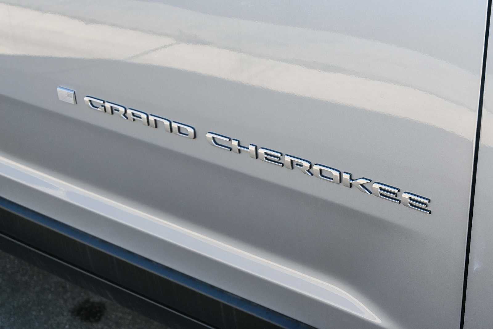 2025 Jeep Grand Cherokee GRAND CHEROKEE LAREDO 4X2