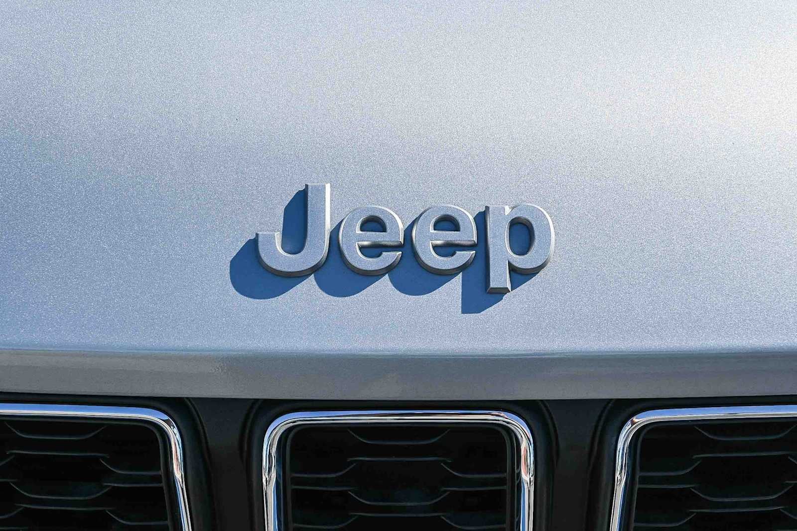 2025 Jeep Grand Cherokee GRAND CHEROKEE LAREDO 4X2