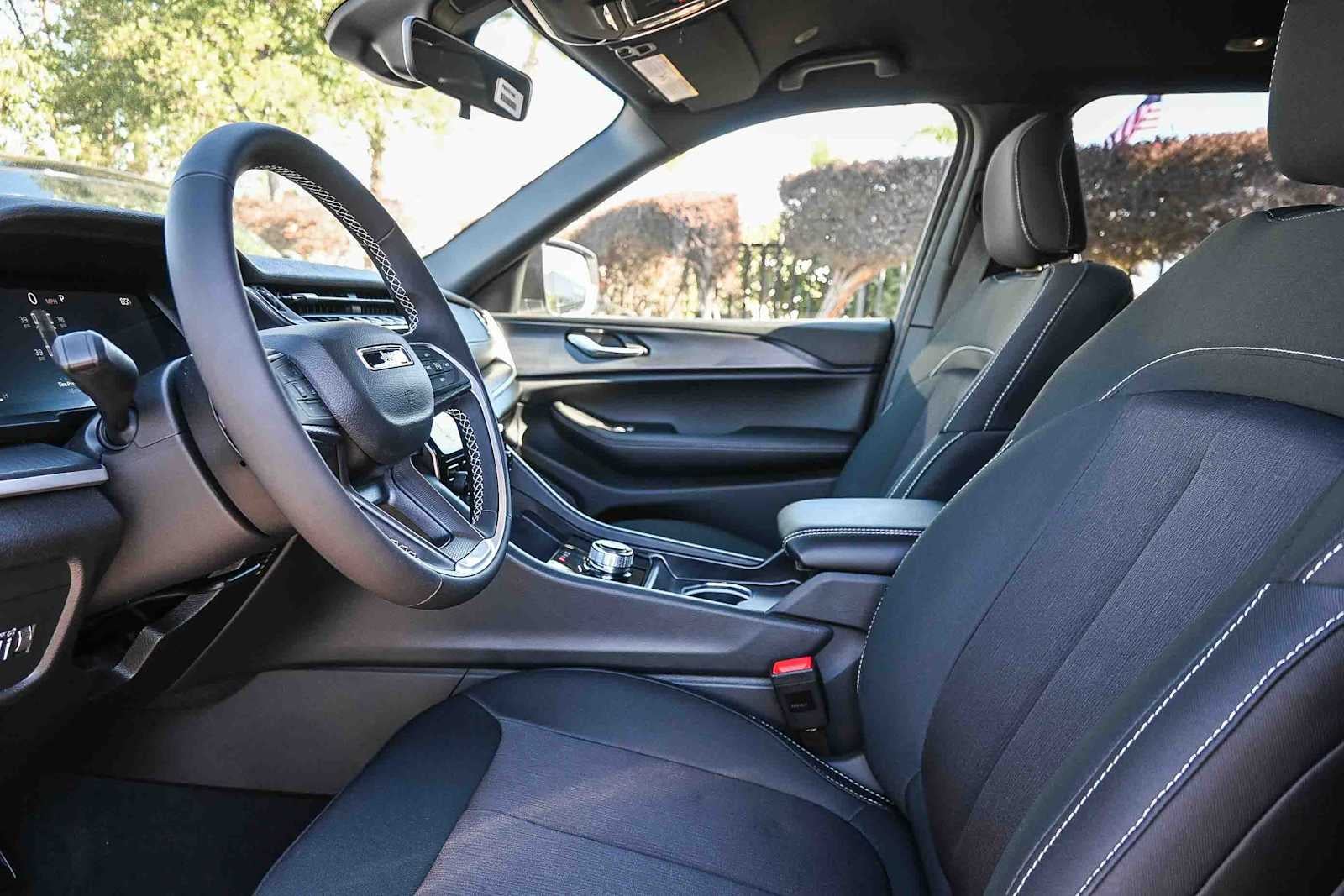 2025 Jeep Grand Cherokee GRAND CHEROKEE LAREDO 4X2