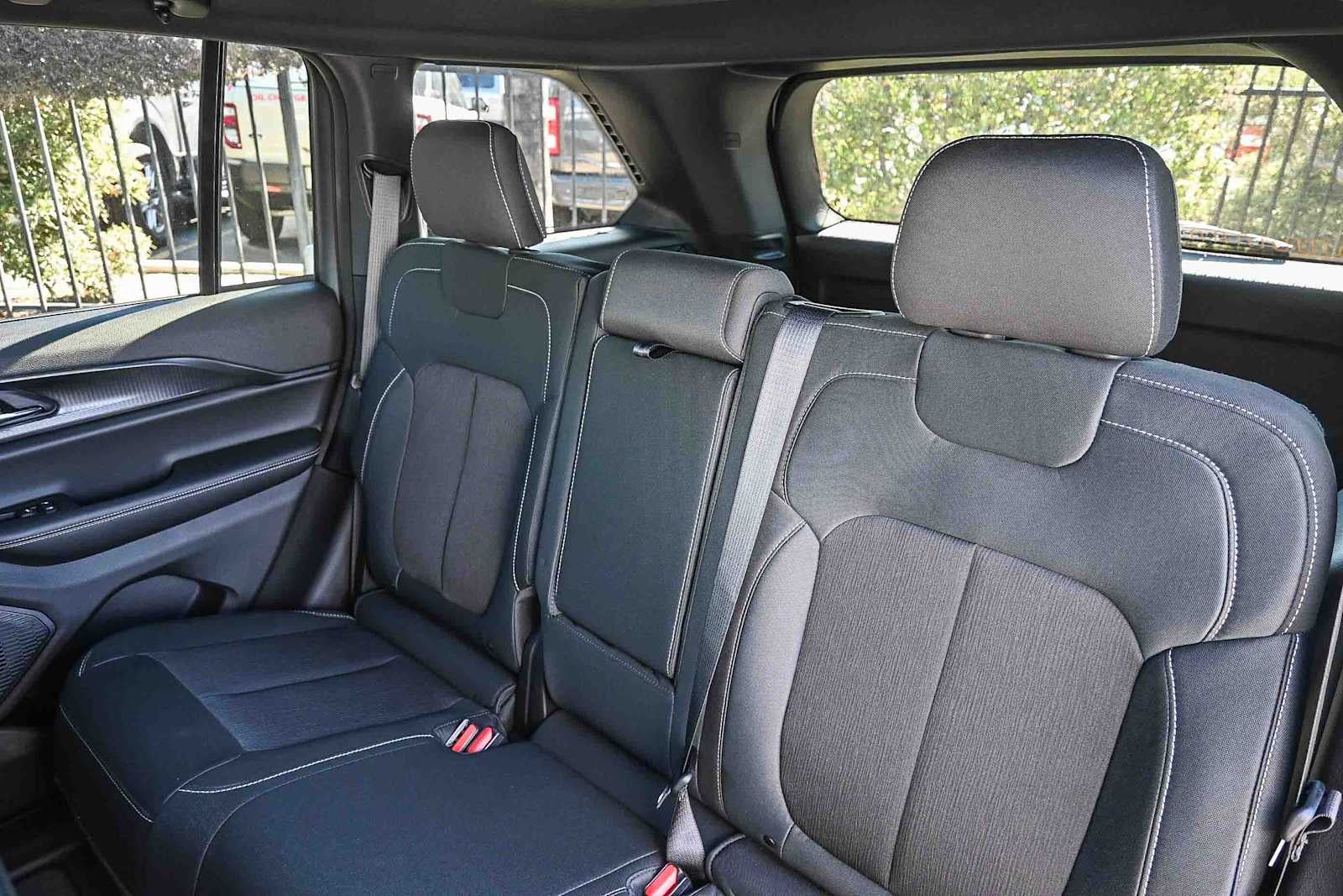 2025 Jeep Grand Cherokee GRAND CHEROKEE LAREDO 4X2