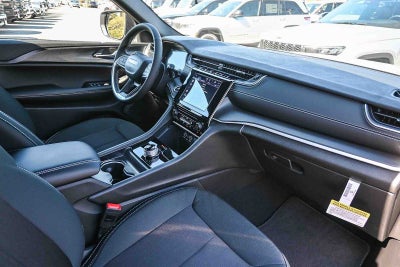 2025 Jeep Grand Cherokee GRAND CHEROKEE LAREDO 4X2