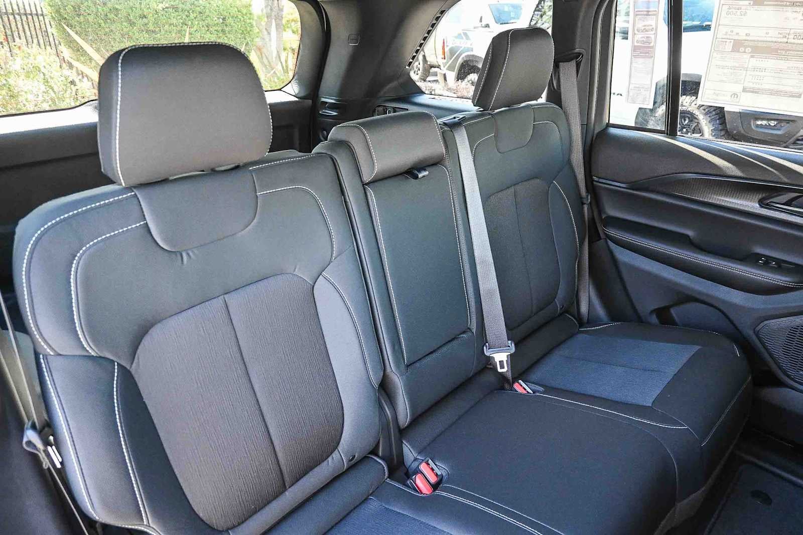 2025 Jeep Grand Cherokee GRAND CHEROKEE LAREDO 4X2