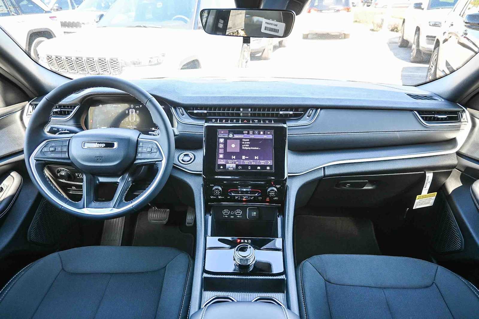 2025 Jeep Grand Cherokee GRAND CHEROKEE LAREDO 4X2