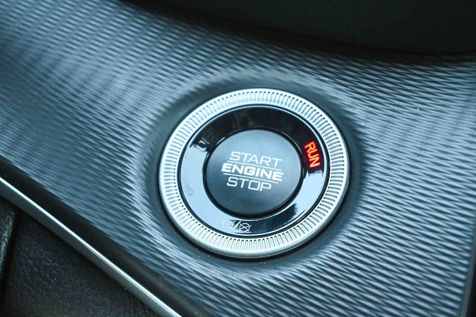 2025 Jeep Grand Cherokee GRAND CHEROKEE LAREDO 4X2