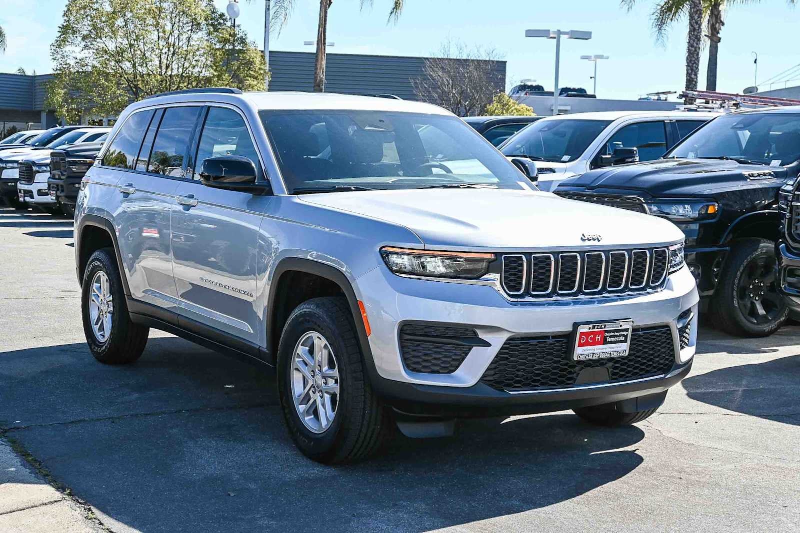 2025 Jeep Grand Cherokee GRAND CHEROKEE LAREDO 4X2