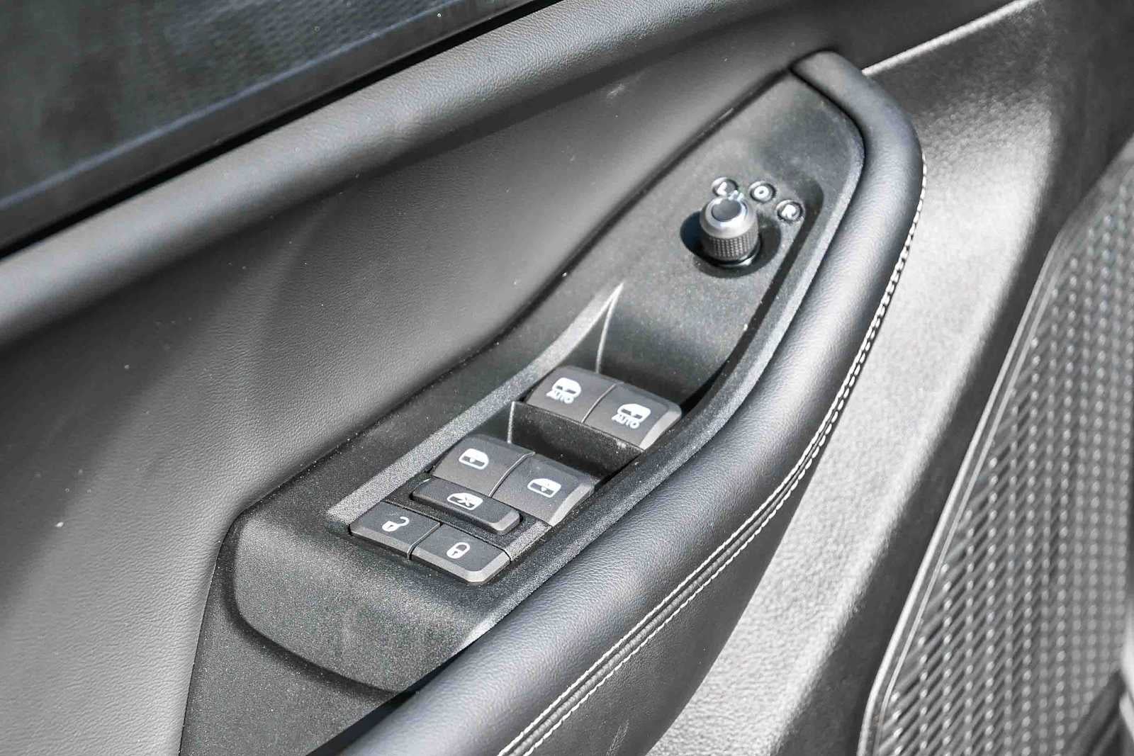 2025 Jeep Grand Cherokee GRAND CHEROKEE LAREDO 4X2