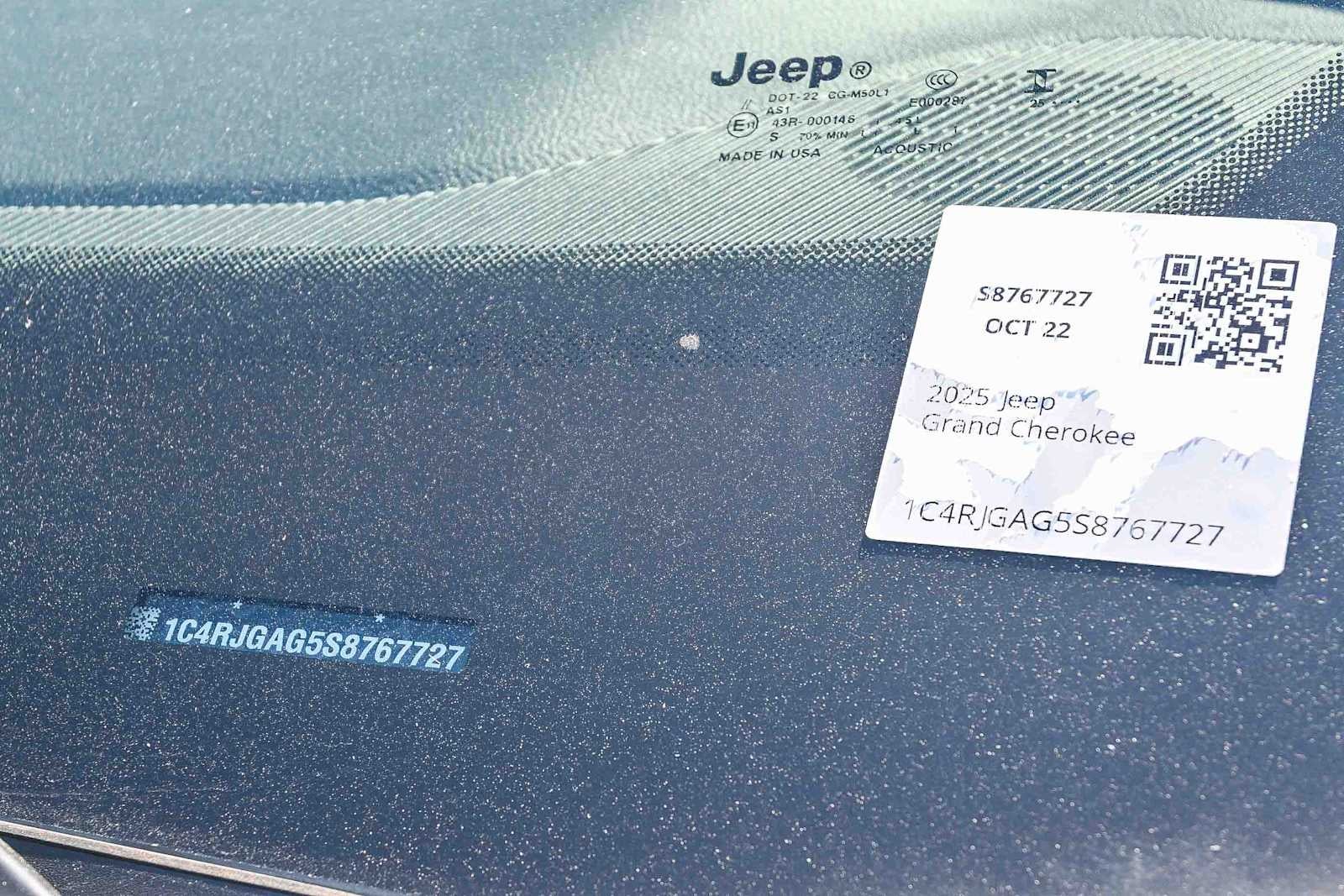 2025 Jeep Grand Cherokee GRAND CHEROKEE LAREDO 4X2