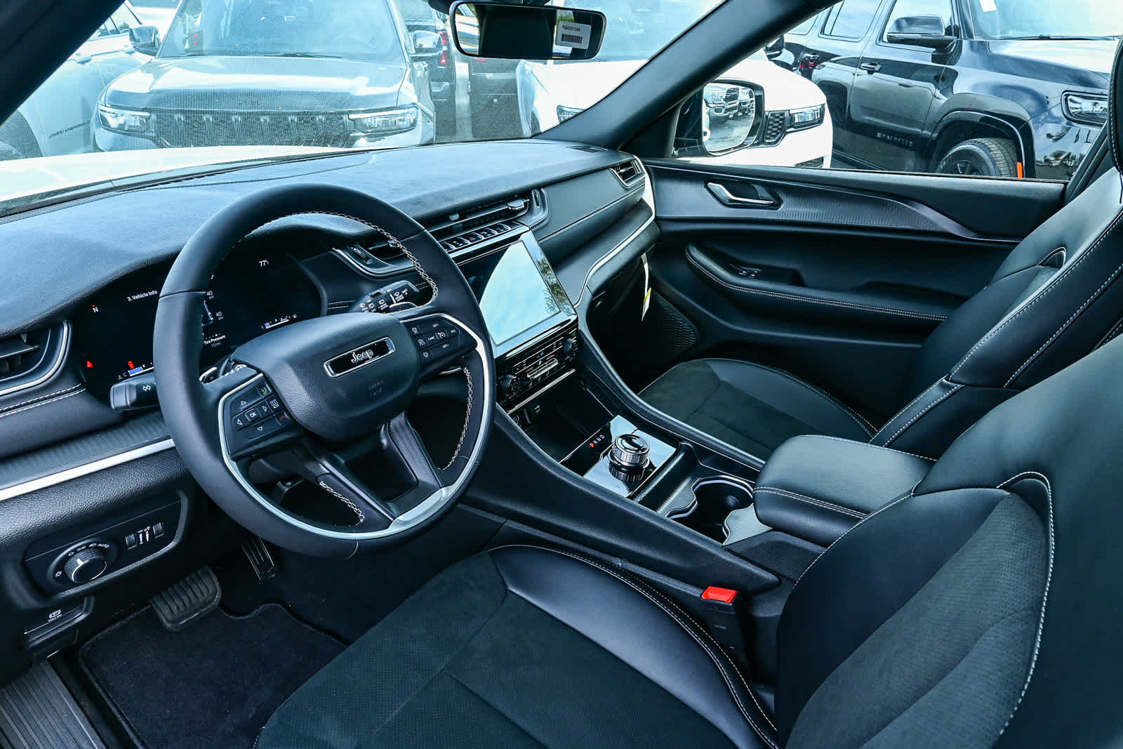 2025 Jeep Grand Cherokee GRAND CHEROKEE ALTITUDE X 4X2