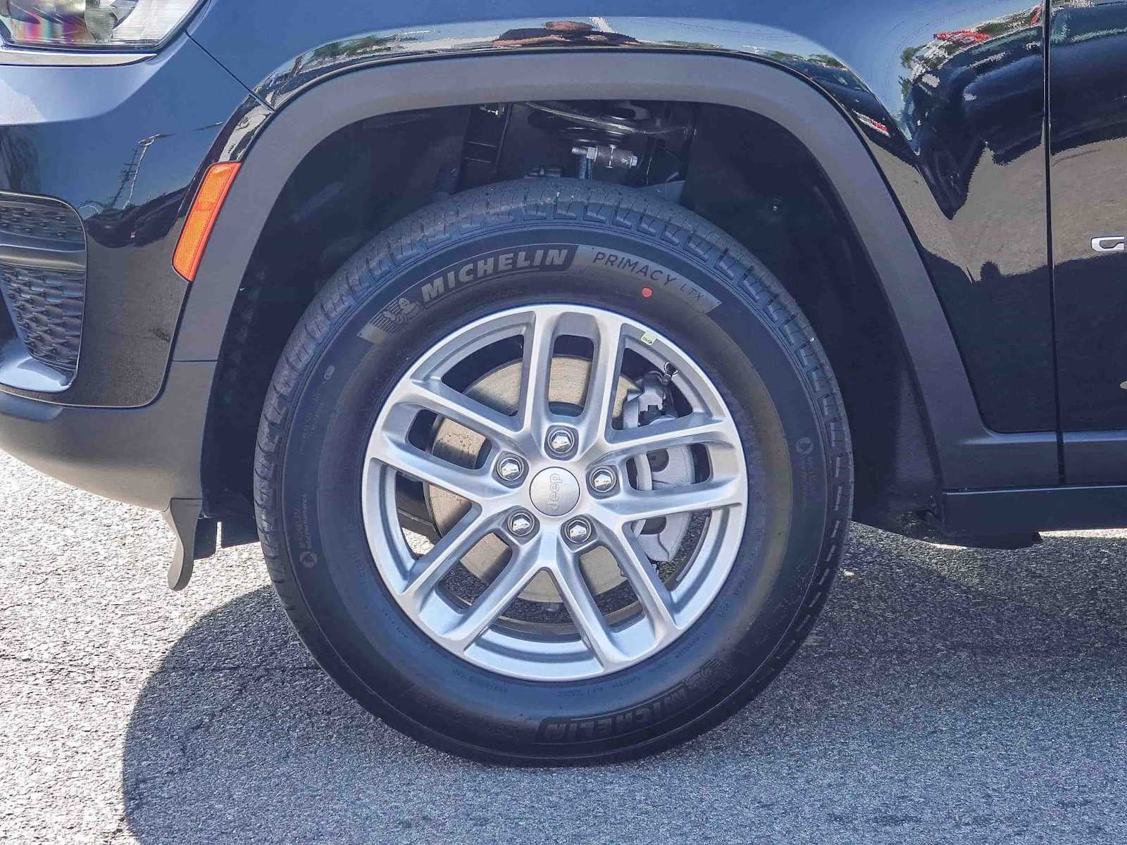 2025 Jeep Grand Cherokee GRAND CHEROKEE LAREDO X 4X4