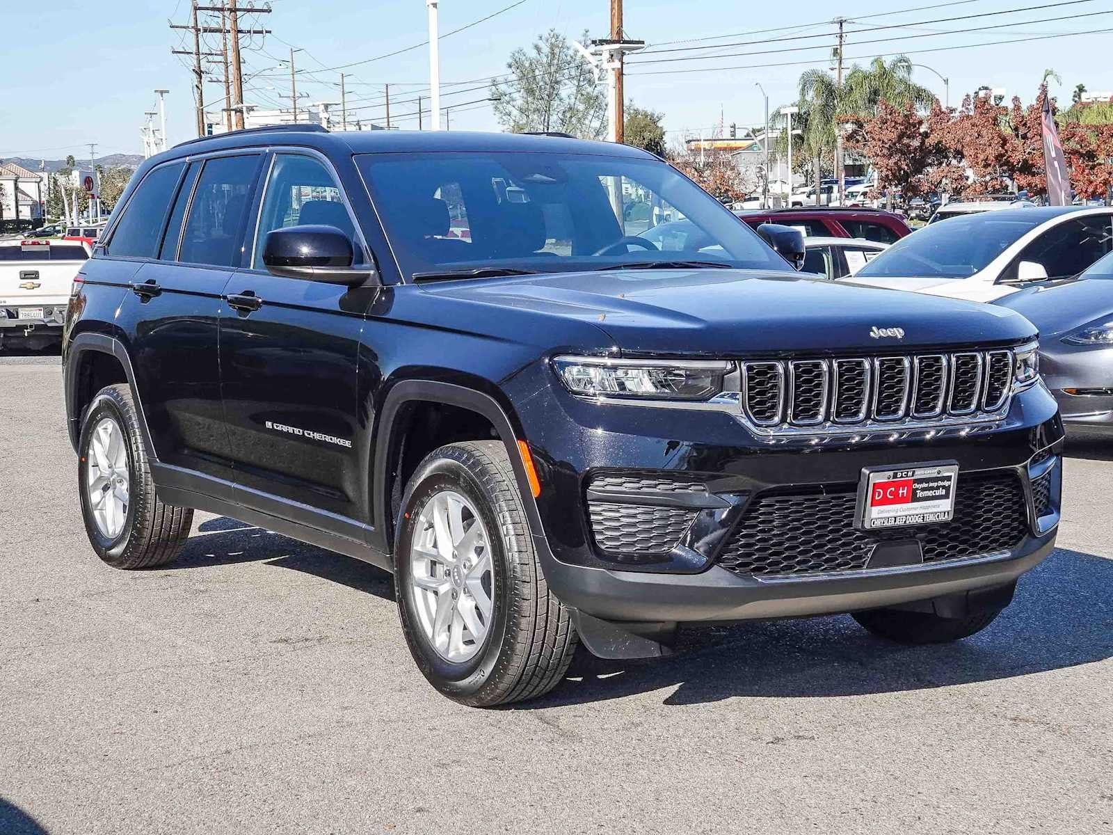 2025 Jeep Grand Cherokee GRAND CHEROKEE LAREDO X 4X4