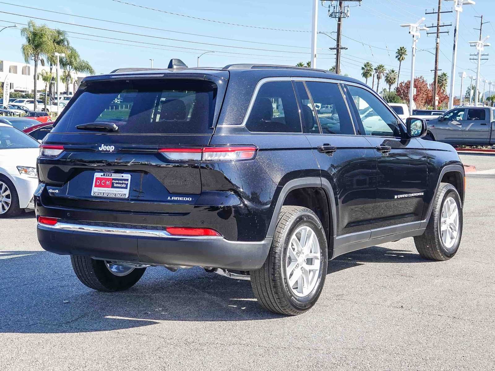 2025 Jeep Grand Cherokee GRAND CHEROKEE LAREDO X 4X4