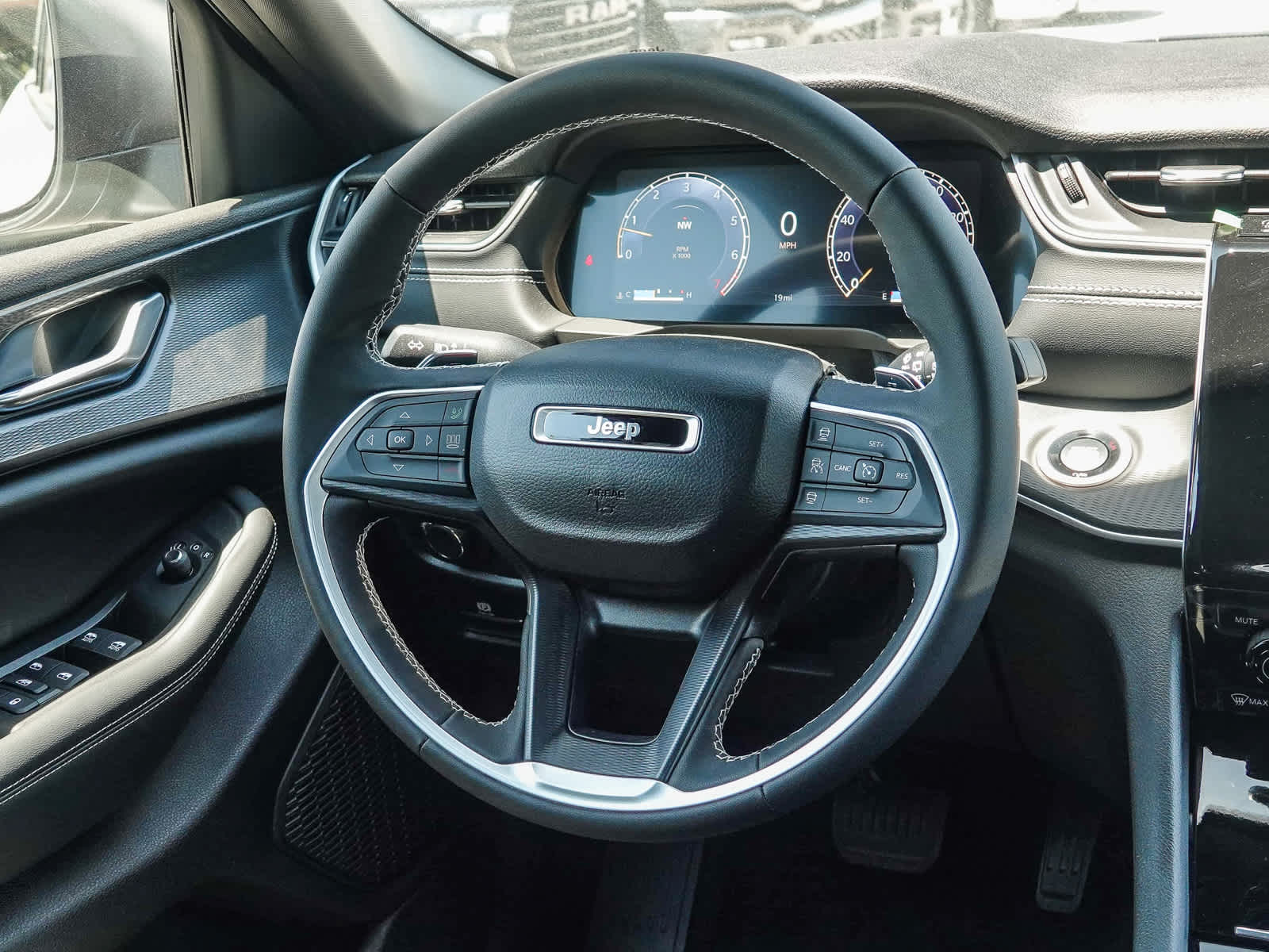 2026 Jeep Grand Cherokee GRAND CHEROKEE LAREDO 4X4