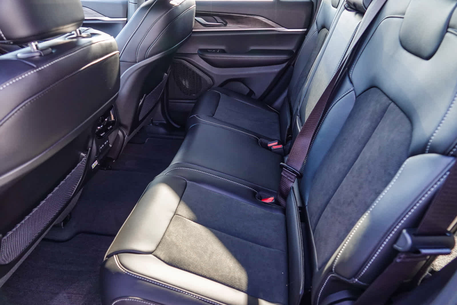 2026 Jeep Grand Cherokee GRAND CHEROKEE ALTITUDE 4X4