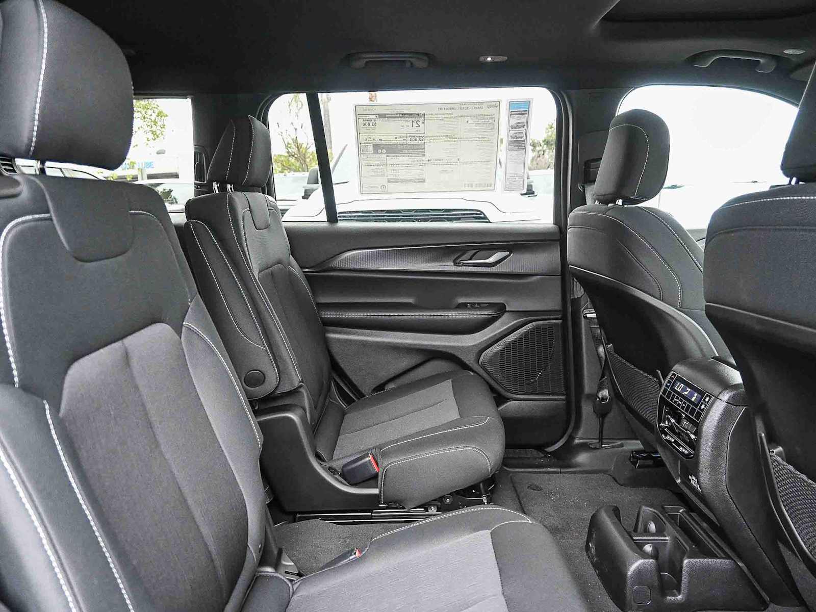 2025 Jeep Grand Cherokee L GRAND CHEROKEE L LAREDO X 4X2