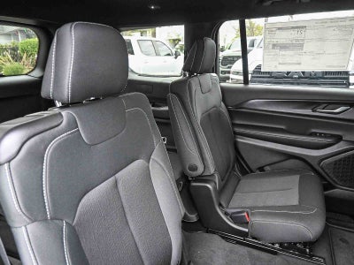 2025 Jeep Grand Cherokee L GRAND CHEROKEE L LAREDO X 4X2