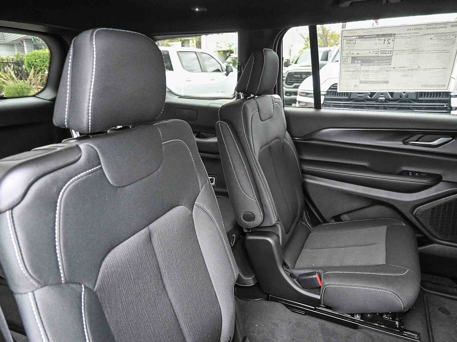 2025 Jeep Grand Cherokee L GRAND CHEROKEE L LAREDO X 4X2