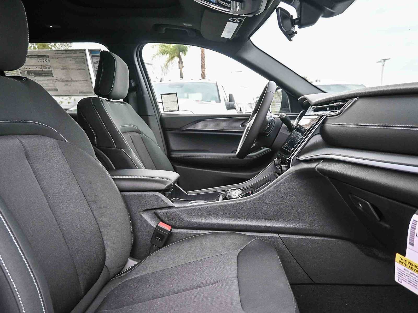 2025 Jeep Grand Cherokee L GRAND CHEROKEE L LAREDO X 4X2