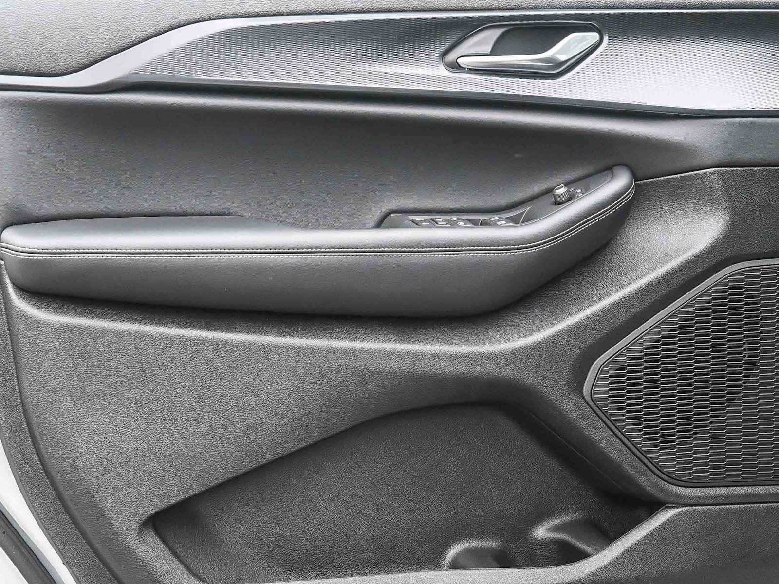 2025 Jeep Grand Cherokee L GRAND CHEROKEE L LAREDO X 4X2