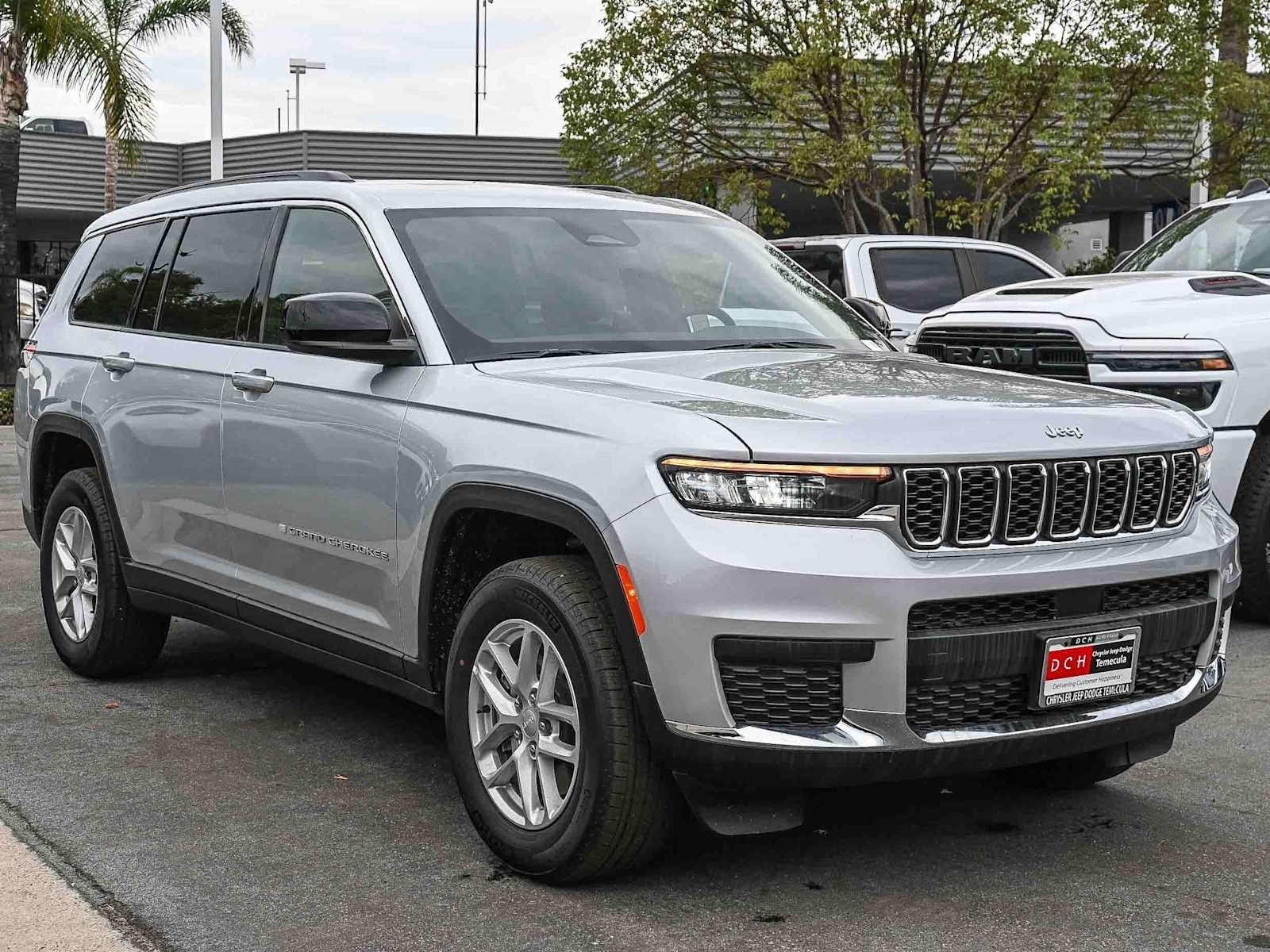 2025 Jeep Grand Cherokee L GRAND CHEROKEE L LAREDO X 4X2