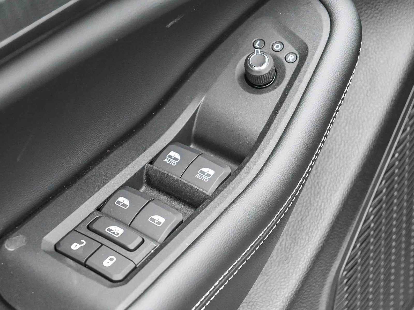 2025 Jeep Grand Cherokee L GRAND CHEROKEE L LAREDO X 4X2