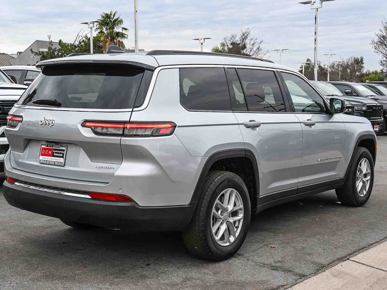 2025 Jeep Grand Cherokee L GRAND CHEROKEE L LAREDO X 4X2