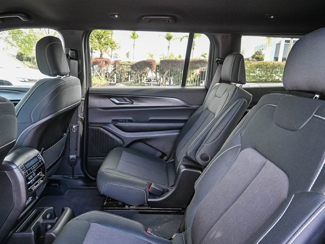 2025 Jeep Grand Cherokee L GRAND CHEROKEE L LAREDO 4X4