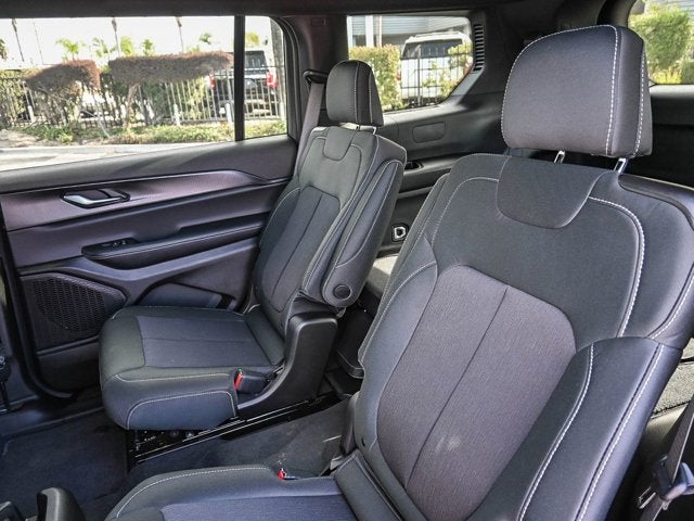 2025 Jeep Grand Cherokee L GRAND CHEROKEE L LAREDO 4X4