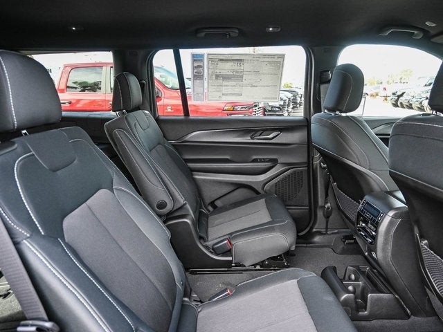 2025 Jeep Grand Cherokee L GRAND CHEROKEE L LAREDO 4X4