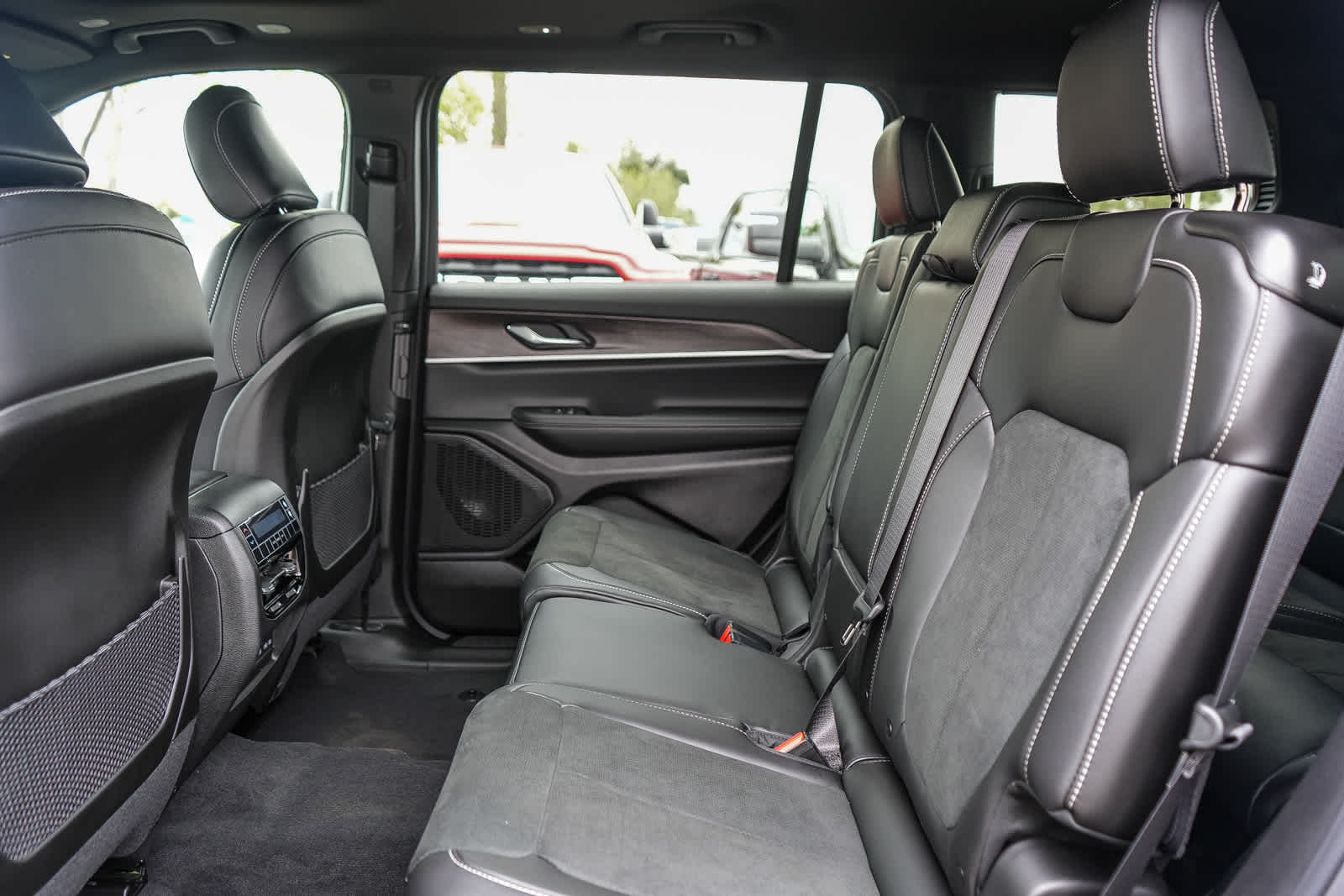 2026 Jeep Grand Cherokee L GRAND CHEROKEE L LAREDO ALTITUDE 4X4